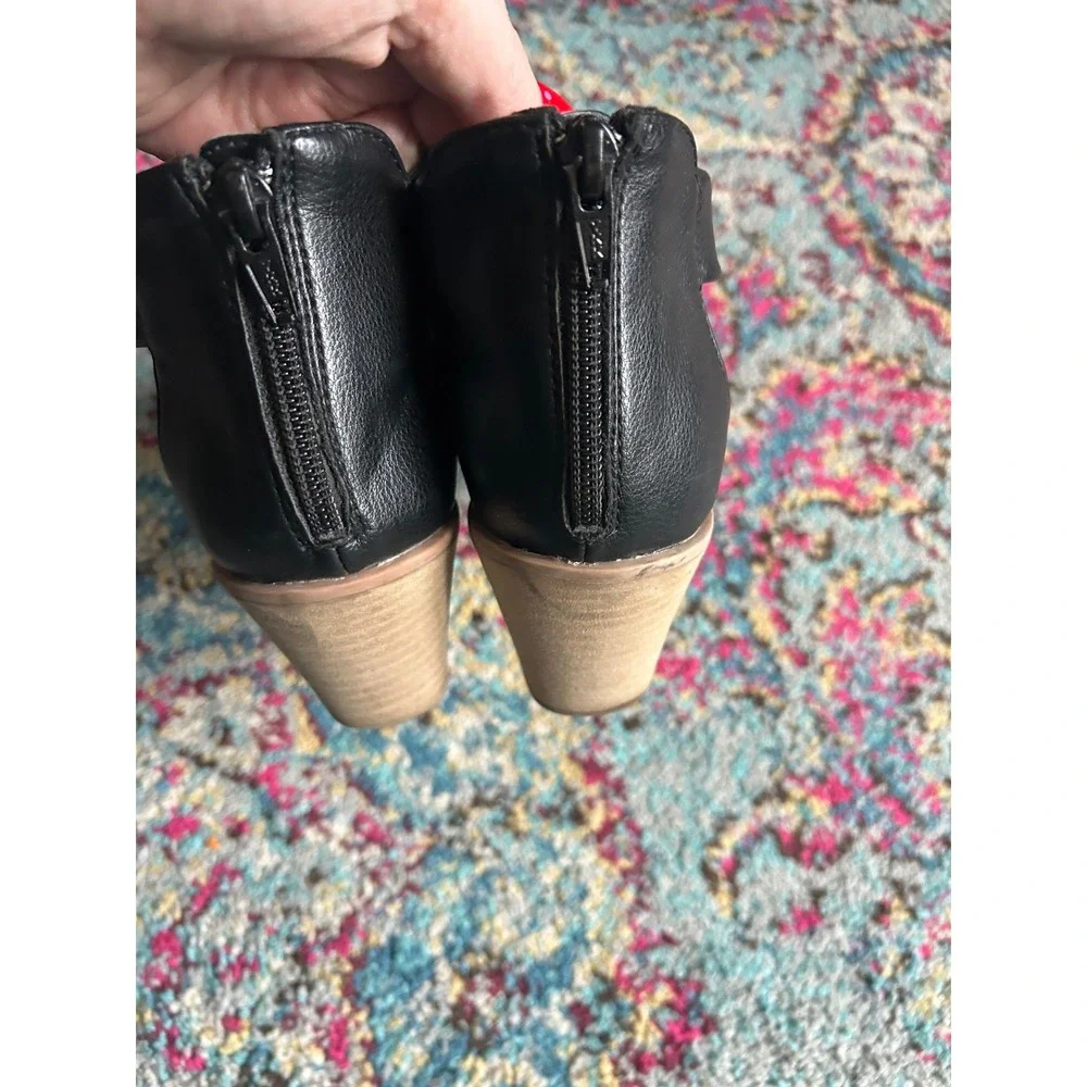 Eurosoft Ginnifer Wedge Sandals Black Pleated Crossover Straps Comfort Shoes